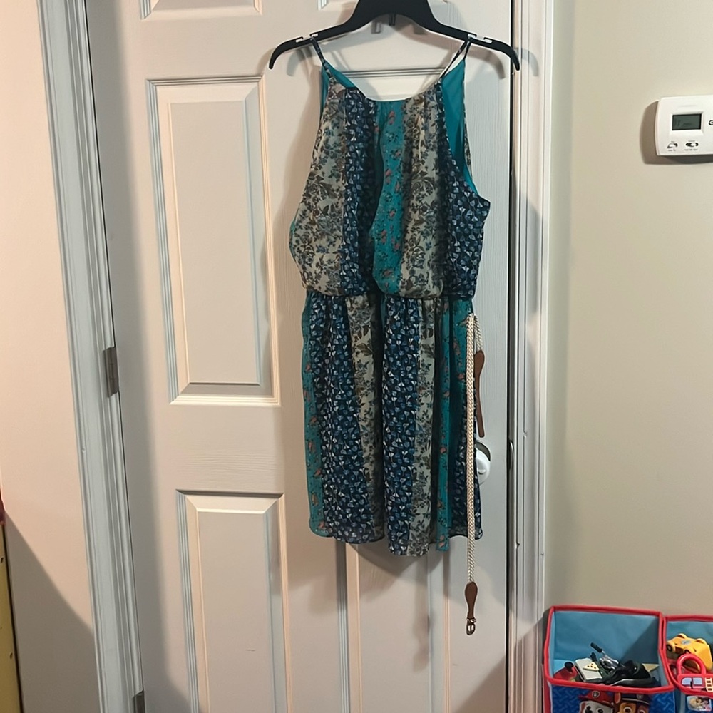 Cute dress with belt!